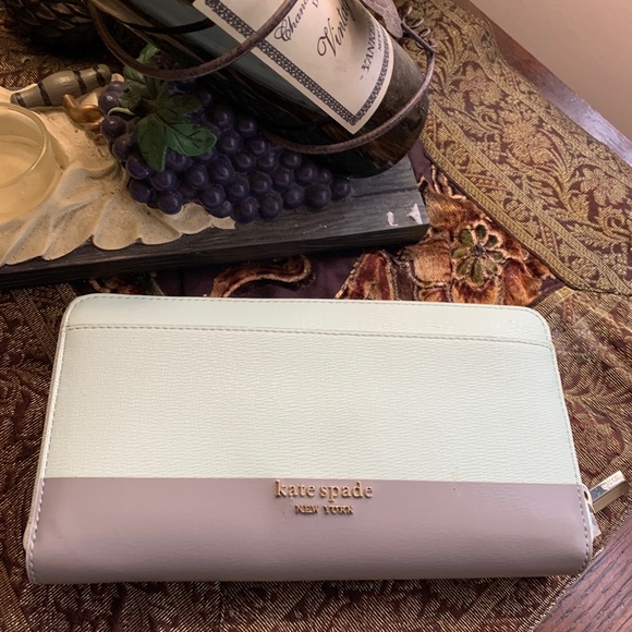 Authentic Kate spade Rock Center print large zip around wallet - Picture 2 of 11